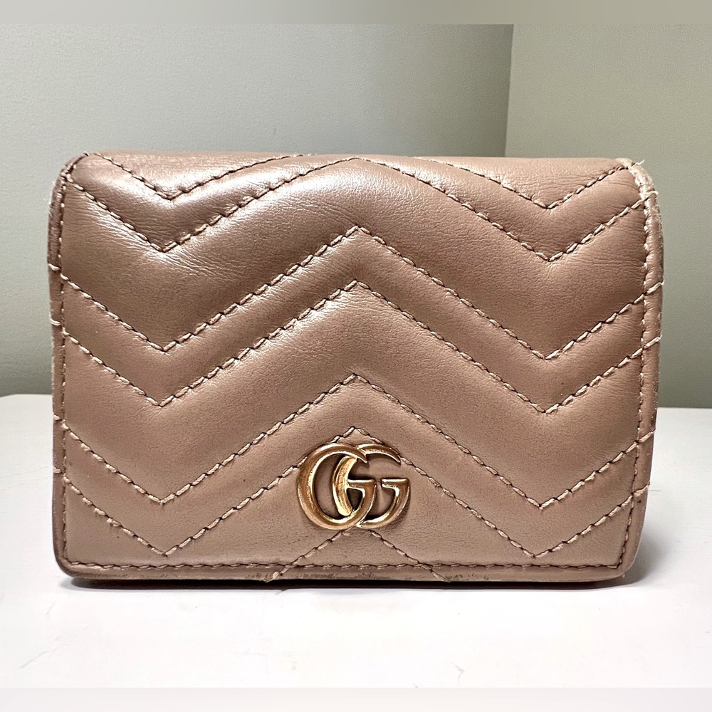 Authentic Gucci Women's Beige Leather Wallet with Gold Logo